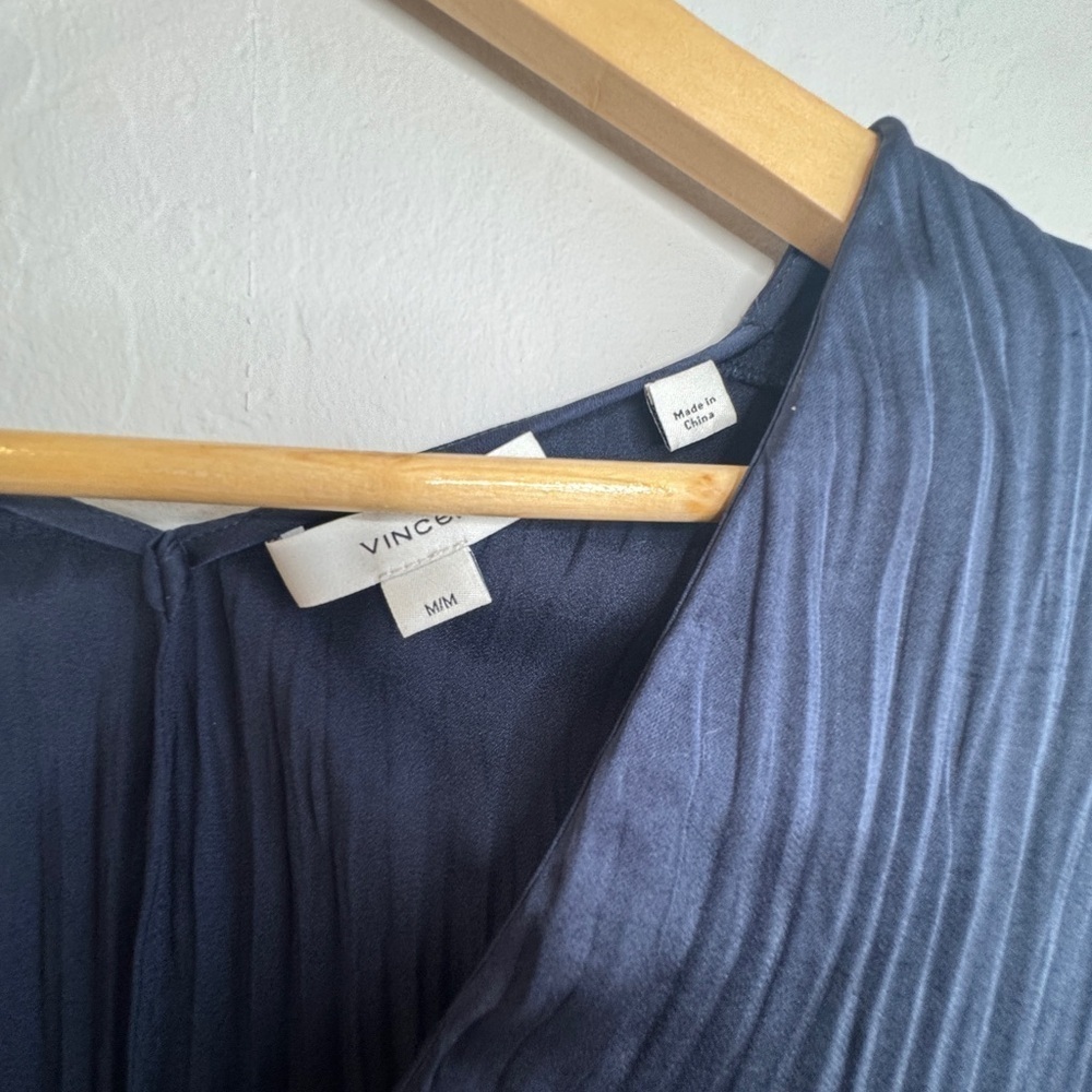 Vince Flutter Sleeve Crushed Satin Top Size M - Picture 7 of 11